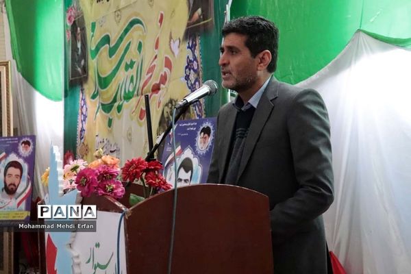 نواخته شدن زنگ انقلاب در مدارس شهرستان آباده