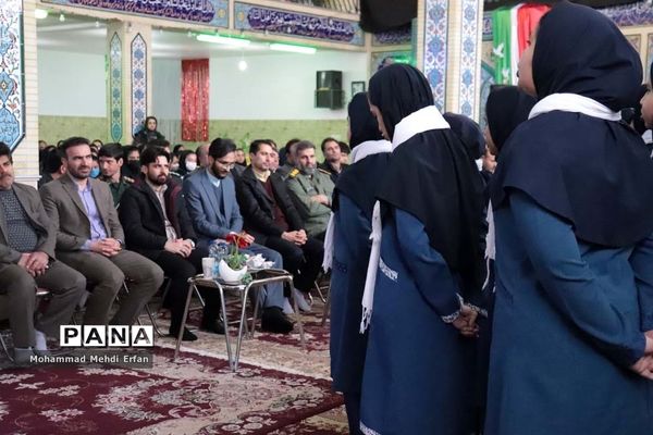 نواخته شدن زنگ انقلاب در مدارس شهرستان آباده