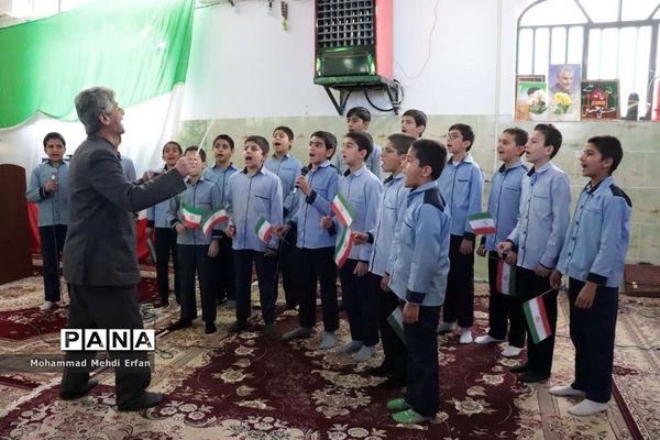 نواخته شدن زنگ انقلاب در مدارس شهرستان آباده