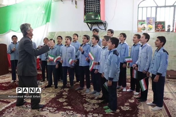 نواخته شدن زنگ انقلاب در مدارس شهرستان آباده