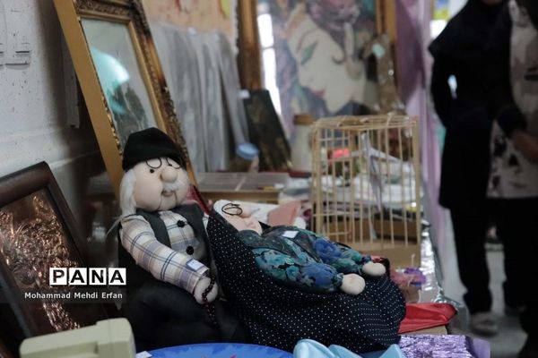 نواخته شدن زنگ انقلاب در مدارس شهرستان آباده