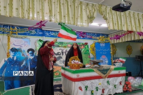 برگزاری جشن‌های دهه فجر در دبیرستان 13 آبان ناحیه یک کرج