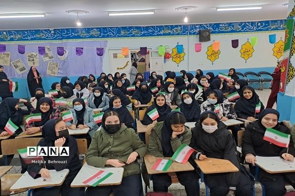 برگزاری جشن‌های دهه فجر در دبیرستان 13 آبان ناحیه یک کرج
