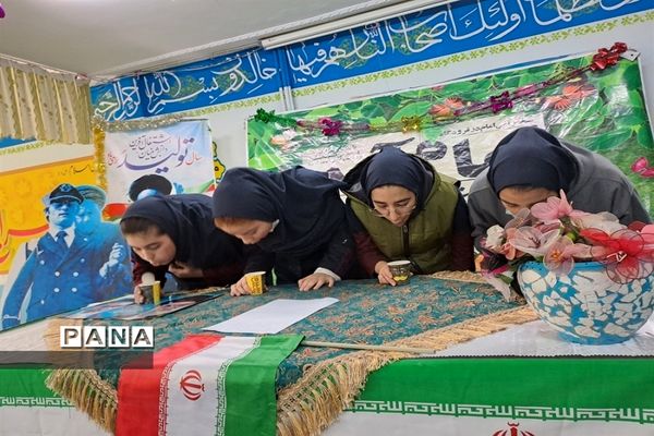 برگزاری جشن‌های دهه فجر در دبیرستان 13 آبان ناحیه یک کرج