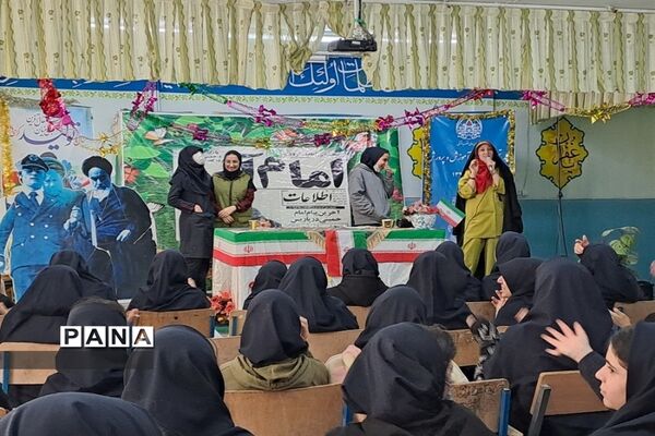 برگزاری جشن‌های دهه فجر در دبیرستان 13 آبان ناحیه یک کرج