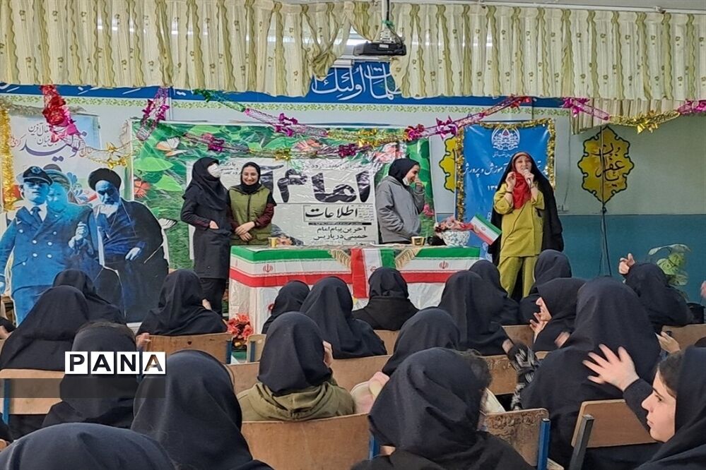 برگزاری جشن‌های دهه فجر در دبیرستان 13 آبان ناحیه یک کرج
