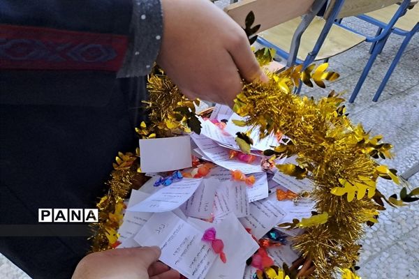 برگزاری جشن‌های دهه فجر در دبیرستان 13 آبان ناحیه یک کرج