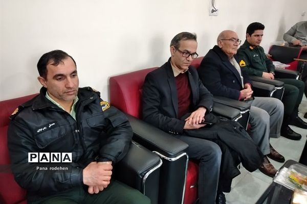 نواختن زنگ انقلاب در آموزش و پرورش رودهن