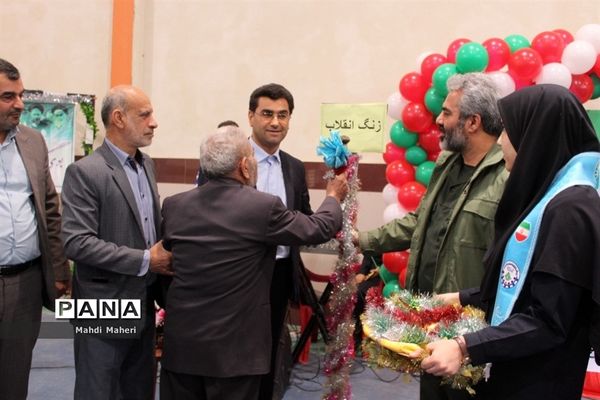 نواخته شدن زنگ انقلاب در مدارس گلوگاه