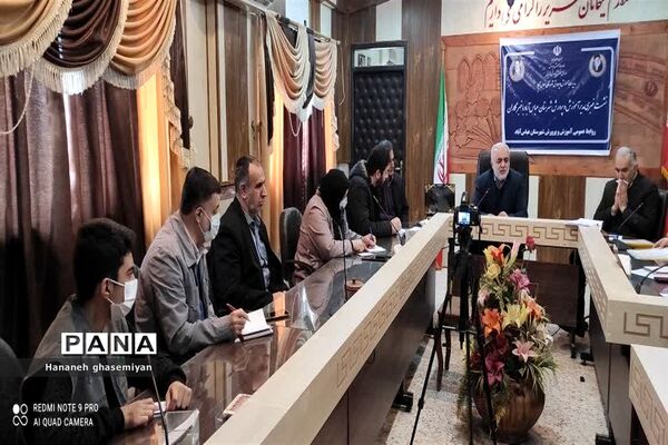 نشست خبری مدیر آموزش و پرورش عباس آباد با خبرنگاران