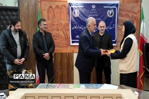 نشست خبری مدیر آموزش و پرورش عباس آباد با خبرنگاران