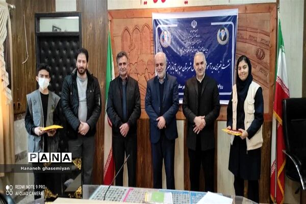 نشست خبری مدیر آموزش و پرورش عباس آباد با خبرنگاران