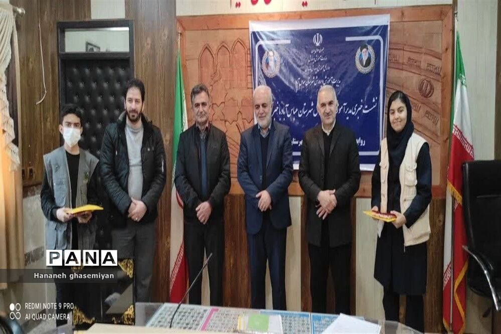نشست خبری مدیر آموزش و پرورش عباس آباد با خبرنگاران
