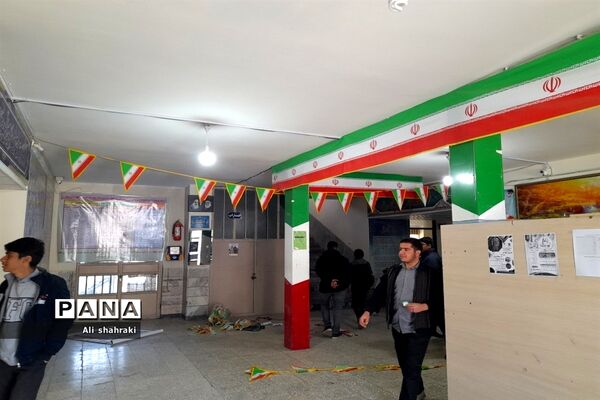 آماده سازی فضای آمورشگاه به مناسبت دهه فجر