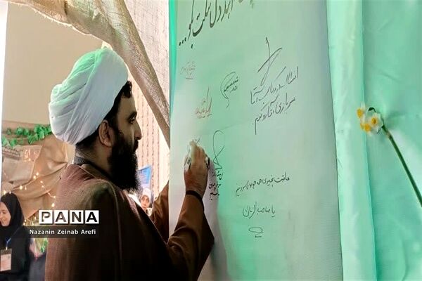 افتتاحیه  نمایشگاه‌های دانش‌آموزی مدرسه انقلاب با حضور وزیر آموزش و پرورش دراسلامشهر