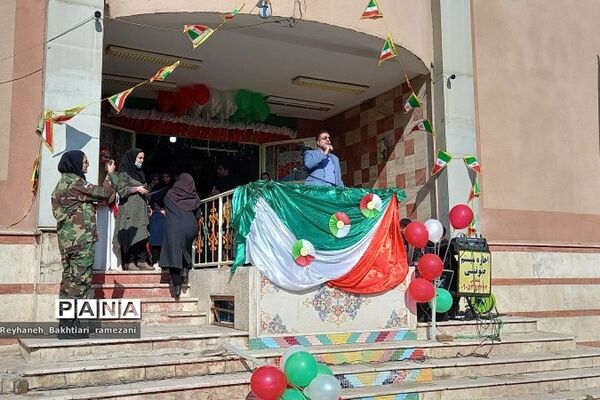 طنین زنگ انقلاب در مدرسه عفاف  پاکدشت