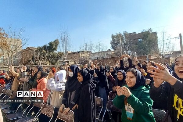 طنین زنگ انقلاب در مدرسه عفاف  پاکدشت
