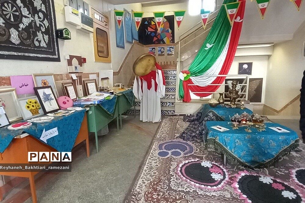 طنین زنگ انقلاب در مدرسه عفاف  پاکدشت