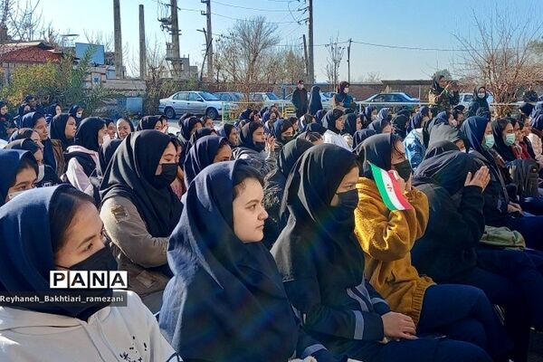 طنین زنگ انقلاب در مدرسه عفاف  پاکدشت