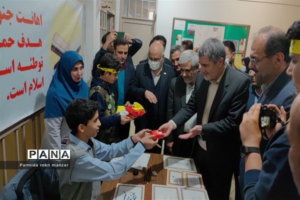 زنگ انقلاب  همزمان با سراسر کشور در مدارس استان فارس نواخته شد