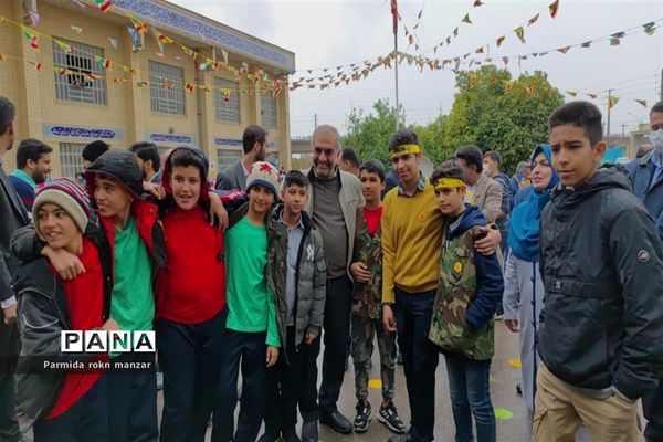 زنگ انقلاب  همزمان با سراسر کشور در مدارس استان فارس نواخته شد