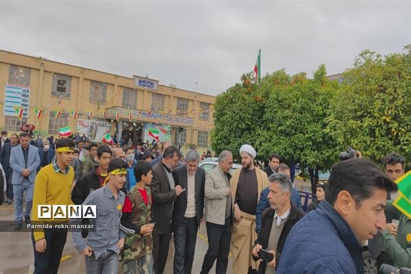 زنگ انقلاب  همزمان با سراسر کشور در مدارس استان فارس نواخته شد