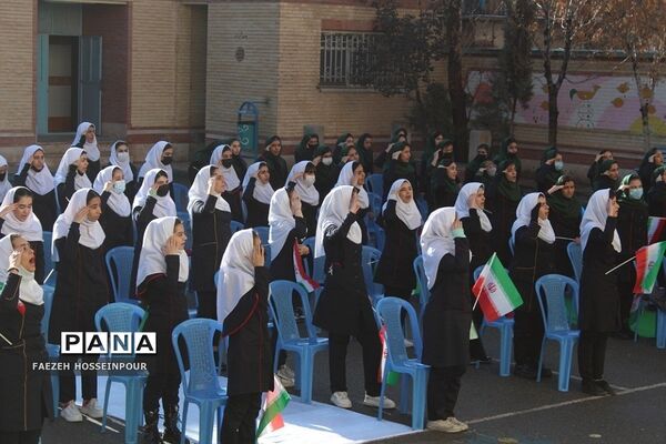 طنین گلبانگ انقلاب در بهارستان‌دو