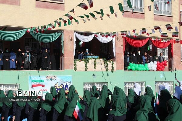 طنین گلبانگ انقلاب در بهارستان‌دو