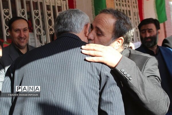 طنین گلبانگ انقلاب در بهارستان‌دو