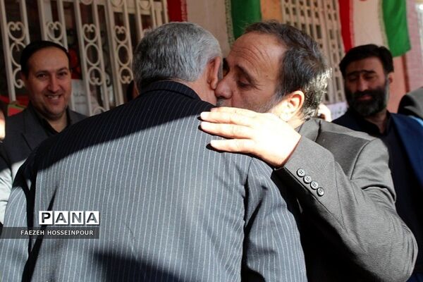 طنین گلبانگ انقلاب در بهارستان‌دو