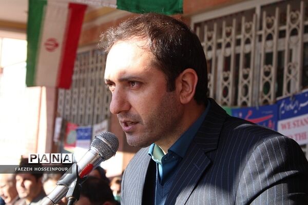 طنین گلبانگ انقلاب در بهارستان‌دو