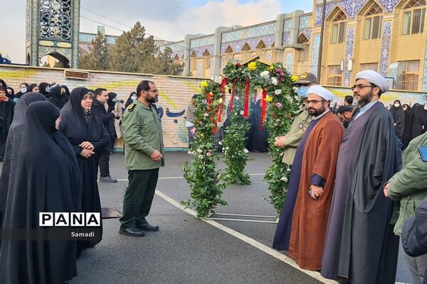 مراسم بدرقه دانش‌آموزان دختر منطقه ۱۳ اعزامی به اردوی راهیان نور
