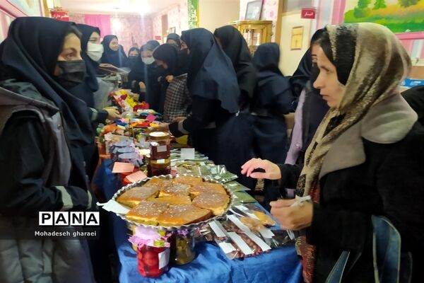 برگزاری بازارچه دانش‌آموزی در دبیرستان نوشین بختیاری بخش جوادآباد