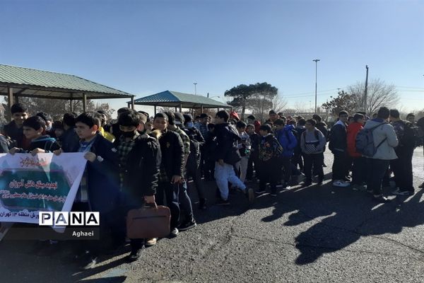 تجدید میثاق دانش‌آموزان منطقه ۱۳ با امام راحل