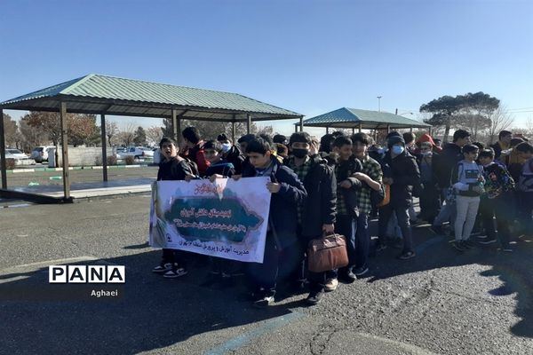 تجدید میثاق دانش‌آموزان منطقه ۱۳ با امام راحل