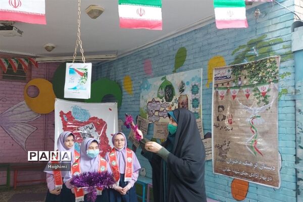 جشن سالروز ورود امام و نواختن زنگ انقلاب در دبستان دخترانه فرهنگ منطقه ۱۳