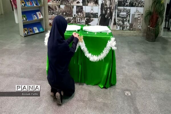 آغاز برنامه‌های دهه فجر در دبیرستان دخترانه فیض کاشانی منطقه ۱۴