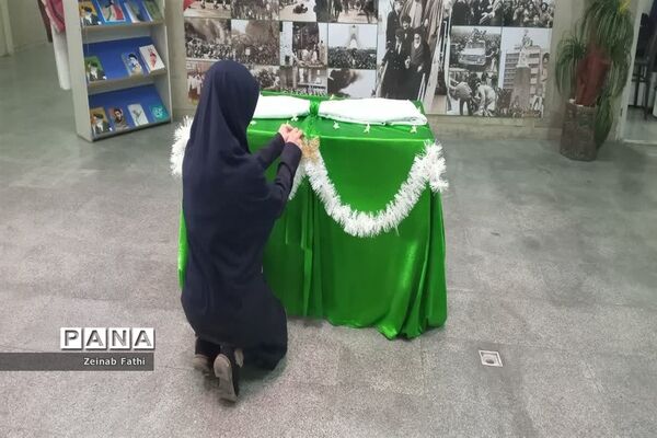 آغاز برنامه‌های دهه فجر در دبیرستان دخترانه فیض کاشانی منطقه ۱۴