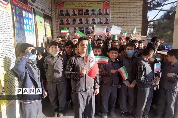 صدای زنگ انقلاب به مناسبت روز ۱۲ بهمن در دبستان پسرانه هیات امنایی ملاصدرا شهرستان قدس