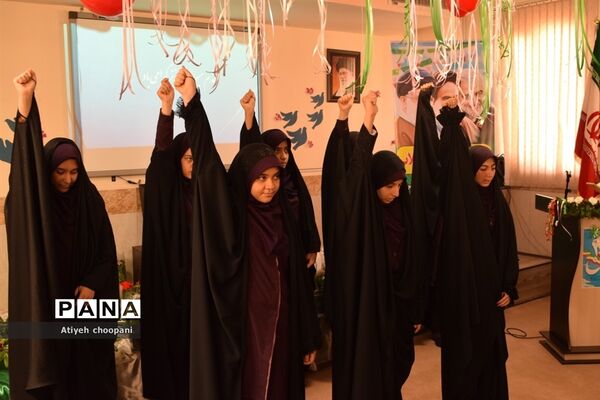 نواختن زنگ انقلاب در دبیرستان دخترانه شاهد امام حسین منطقه ۱۴