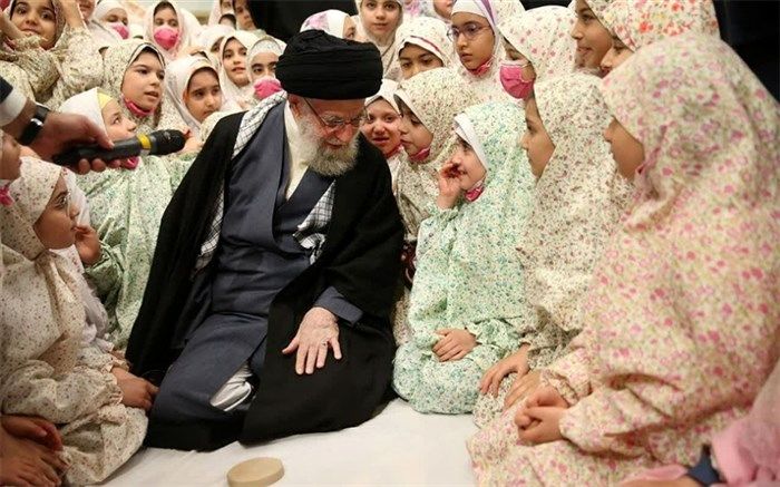 روایت احساسی دانش‌آموزان نومکلف رودهن از حضور در جشن فرشته‌ها و دیدار با رهبری/فیلم