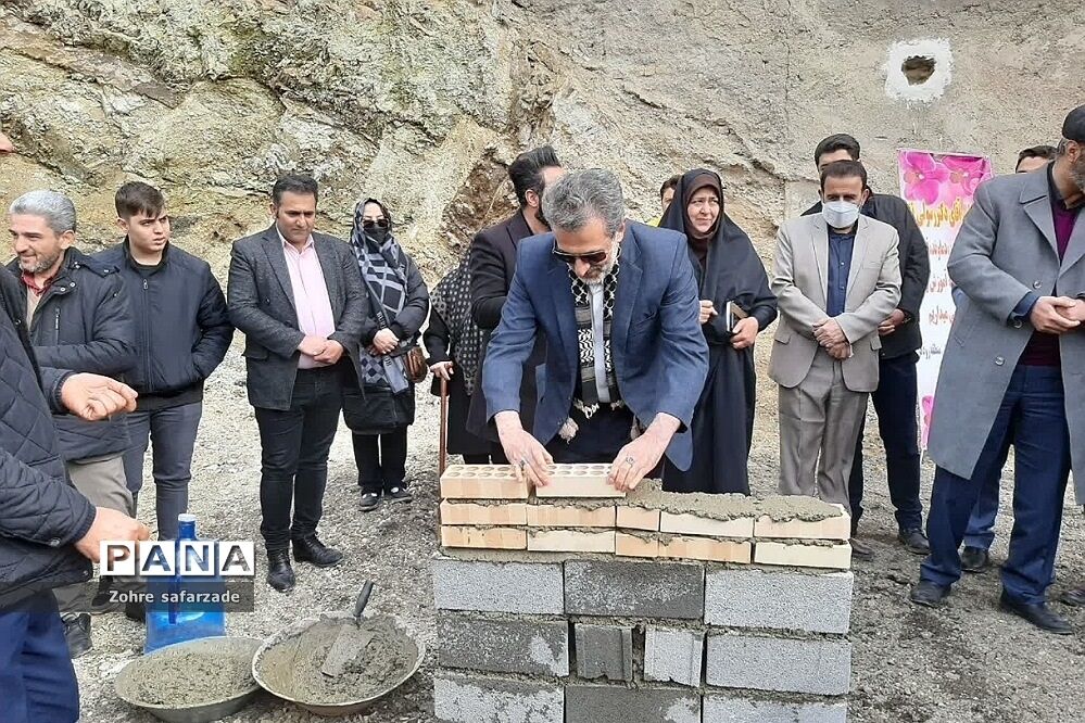 آیین خشت‌گذاری مدرسه ۱۴ کلاسه خیرساز زنده یاد کیقباد علی یوسفی در شهر رودهن