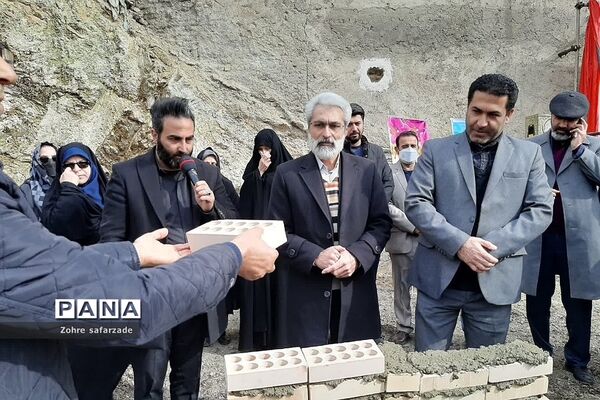 آیین خشت‌گذاری مدرسه ۱۴ کلاسه خیرساز زنده یاد کیقباد علی یوسفی در شهر رودهن