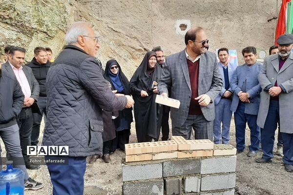 آیین خشت‌گذاری مدرسه ۱۴ کلاسه خیرساز زنده یاد کیقباد علی یوسفی در شهر رودهن