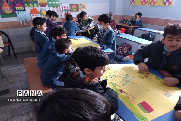 نقاشی همگانی و پویش سرود ملی در دبستان نیکان ملارد