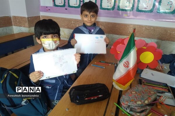 نقاشی همگانی و پویش سرود ملی در دبستان نیکان ملارد