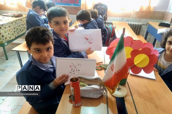 نقاشی همگانی و پویش سرود ملی در دبستان نیکان ملارد
