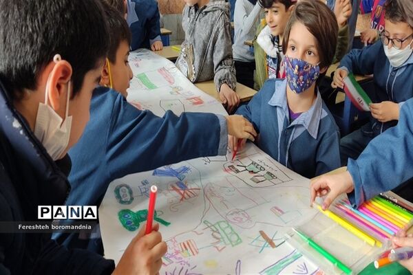نقاشی همگانی و پویش سرود ملی در دبستان نیکان ملارد