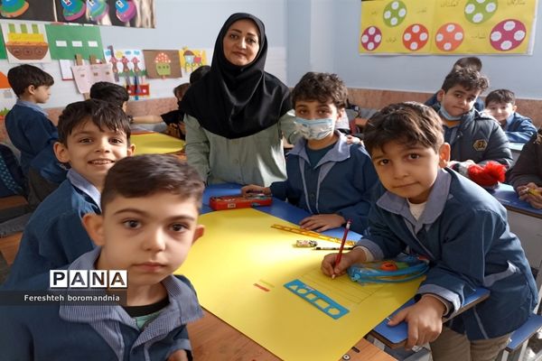 نقاشی همگانی و پویش سرود ملی در دبستان نیکان ملارد