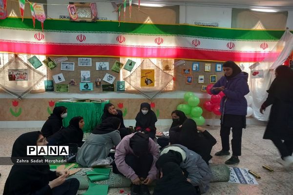 برگزاری جشن دهه مبارک فجر و برپایی نمایشگاه انقلاب و نمایشگاه دست سازه‌های دانش‌آموزی در مدارس اقلید